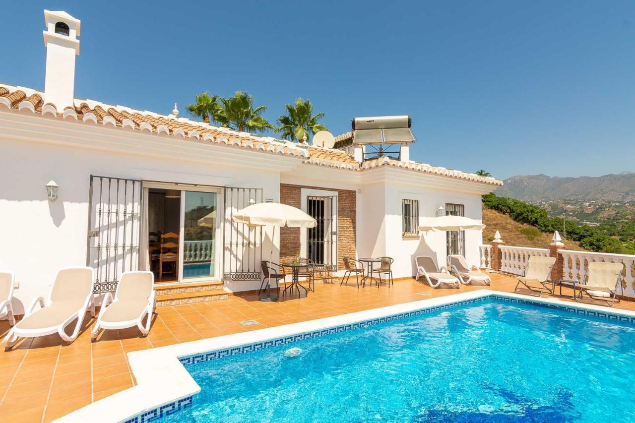 Villa Andalucia: Cerca De Todo, Intimidad Y Espacio 네르하 외부 사진