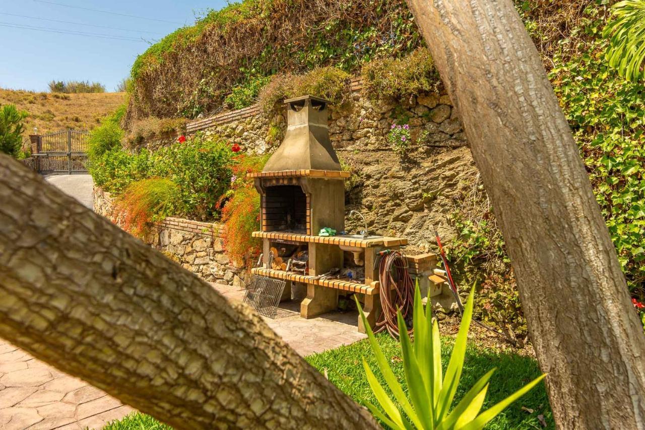 Villa Andalucia: Cerca De Todo, Intimidad Y Espacio 네르하 외부 사진